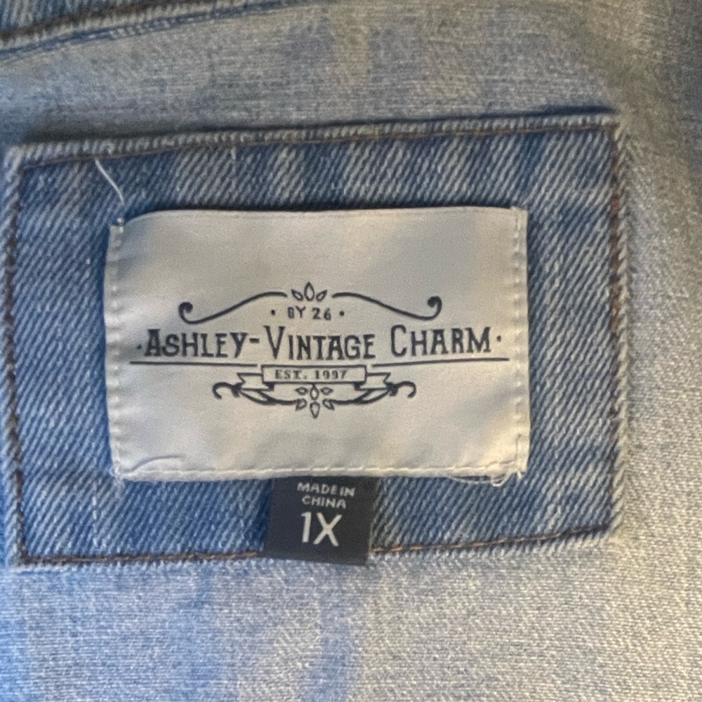 Ashley Vintage Charm Light Blue Distressed Denim Jacket Size 1X - Picture 5 of 14